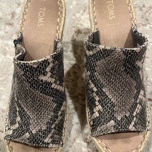 Toms Snake-Print Slip-On sandals